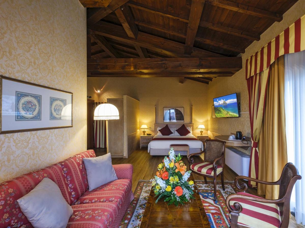 פררה Hotel Orologio מראה חיצוני תמונה